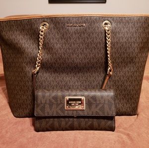 NEW Michael Kors - Signature Jet Set Travel Chain